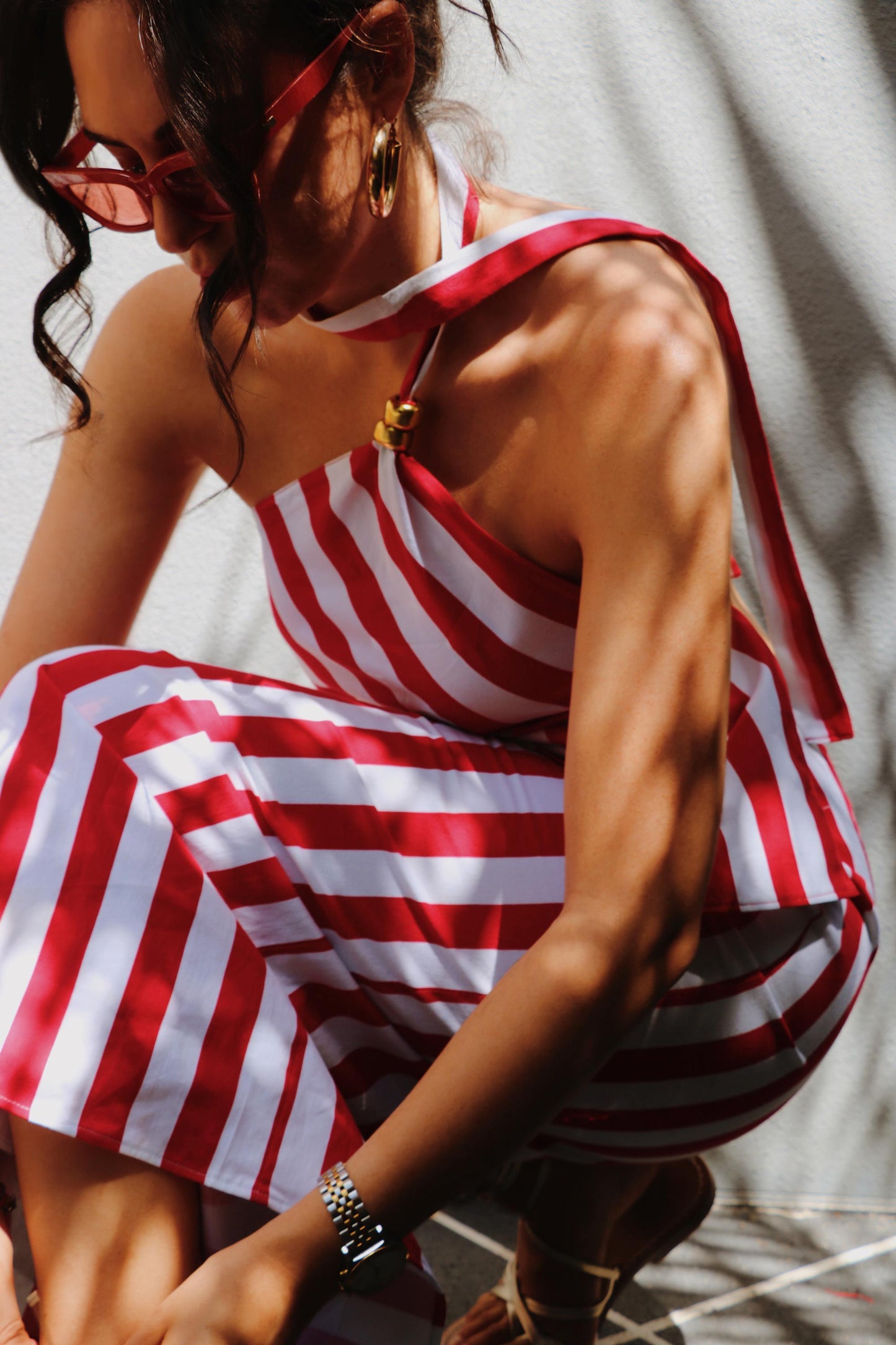 Striped set with pencil skirt, asymmetrical top, red and white stripes and open back.