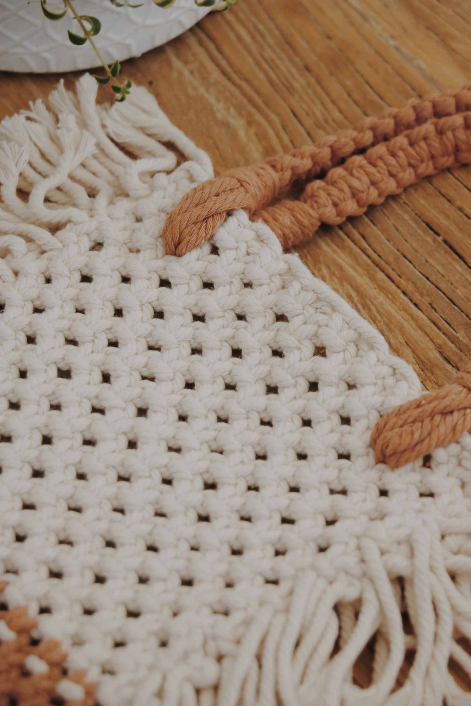 Crochet bag, made with recycled cotton yarn with stripes white and tan.