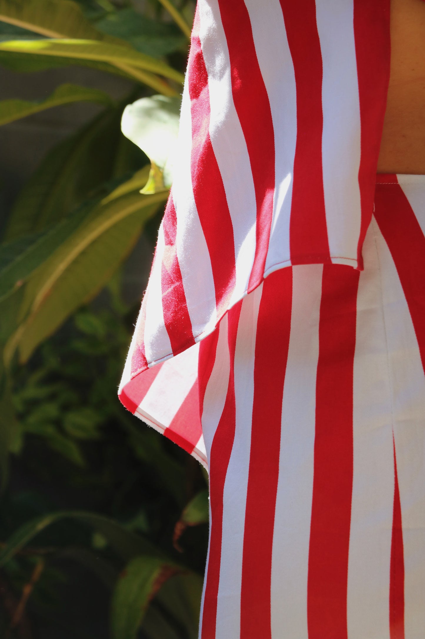 Striped set with pencil skirt, asymmetrical top, red and white stripes and open back.