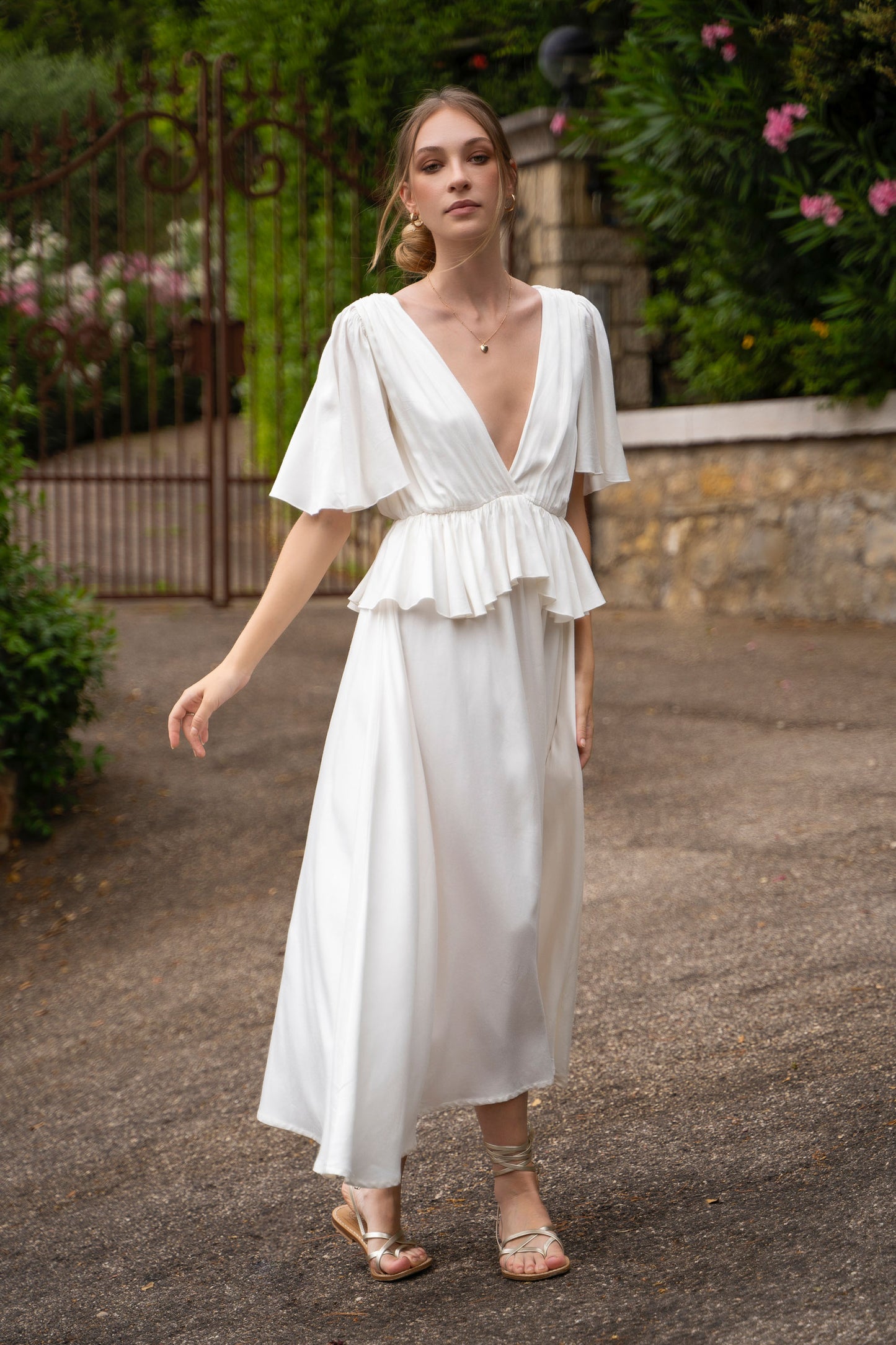 A white bamboo Fiamma Studio midi dress, v-neckline, waist frills and volant sleeves.